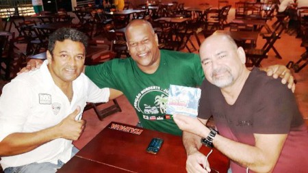 Ely Matos Cantor da Banda de Forró nos Presenteando com Um CD 